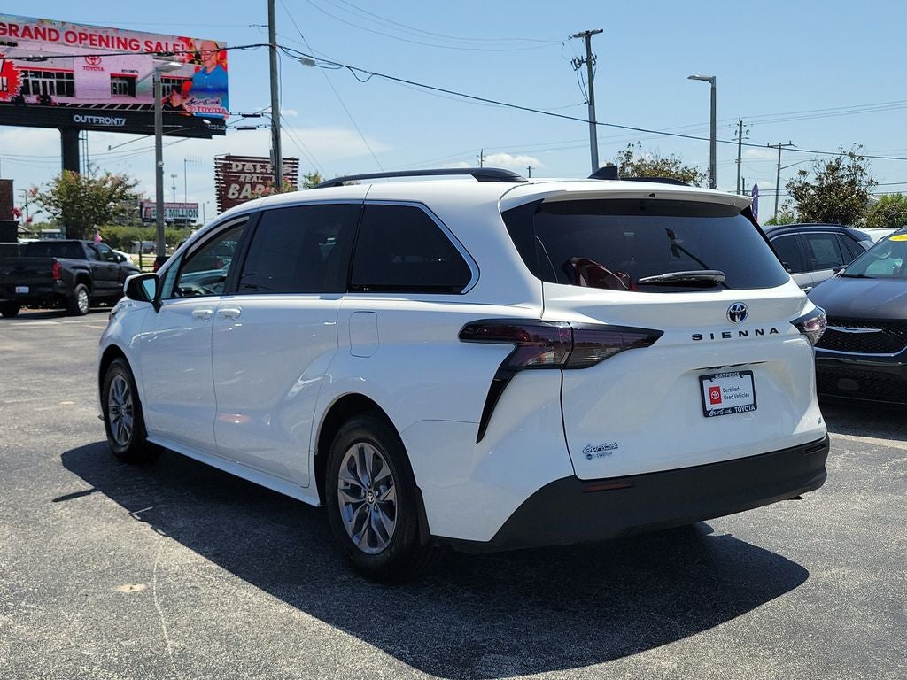 2025 Toyota Sienna LE 8 Passenger