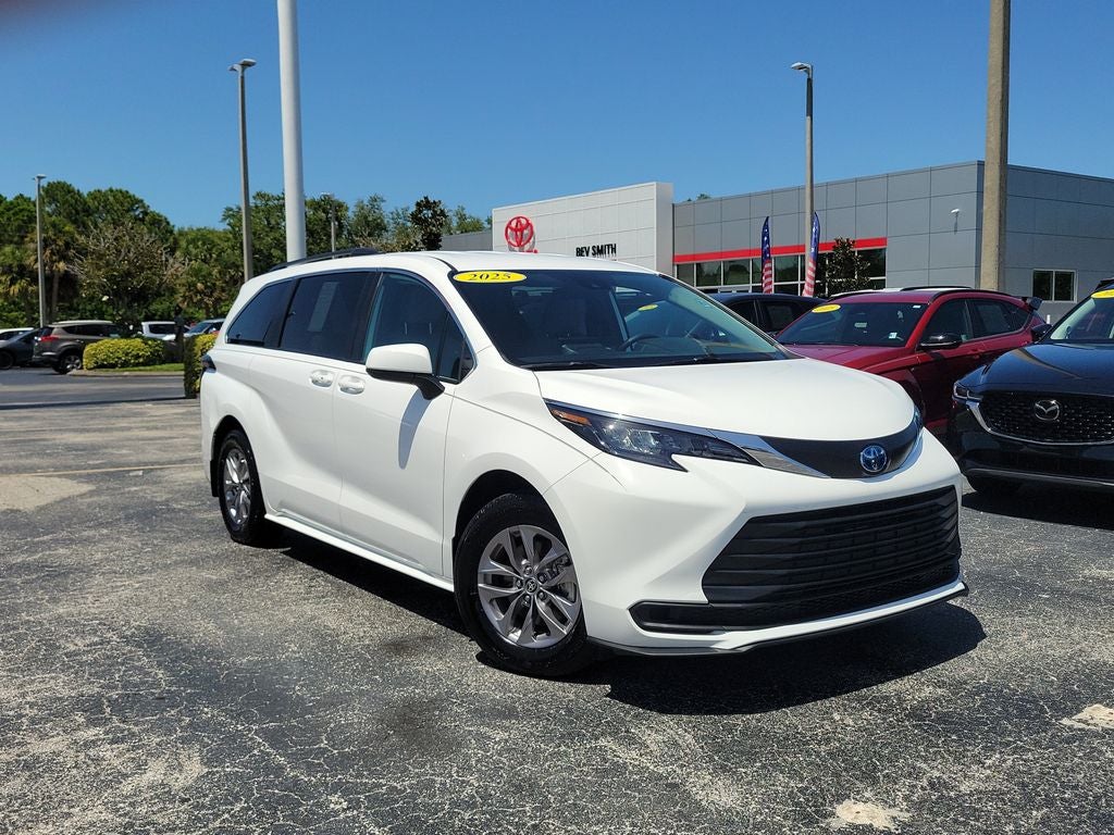 2025 Toyota Sienna LE 8 Passenger