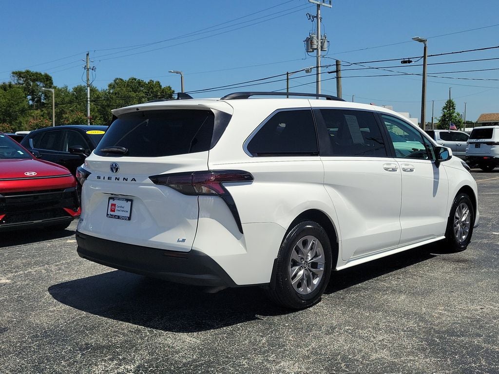 2025 Toyota Sienna LE 8 Passenger