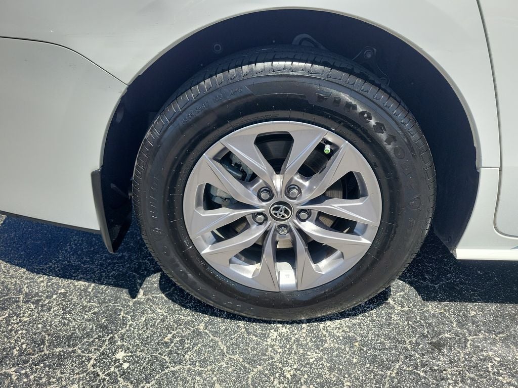 2025 Toyota Sienna LE 8 Passenger