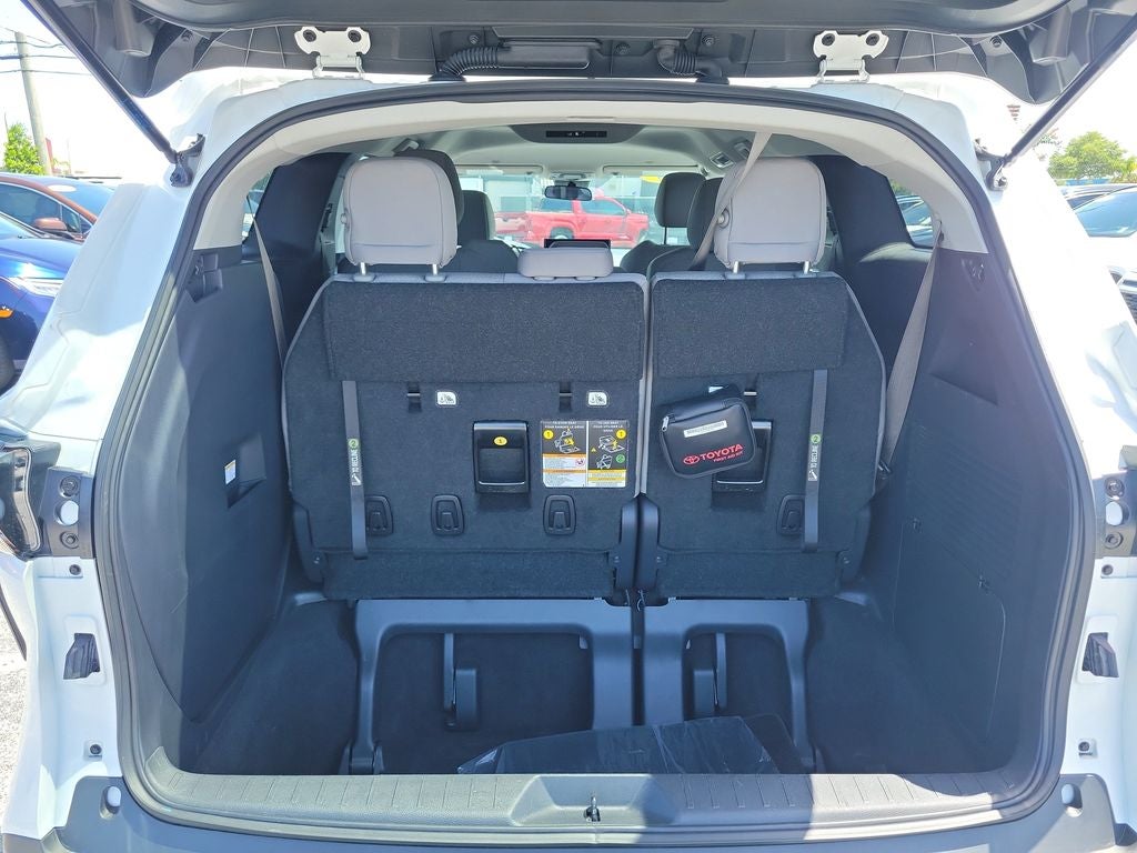 2025 Toyota Sienna LE 8 Passenger