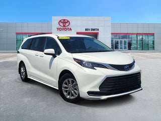 2025 Toyota Sienna LE 8 Passenger
