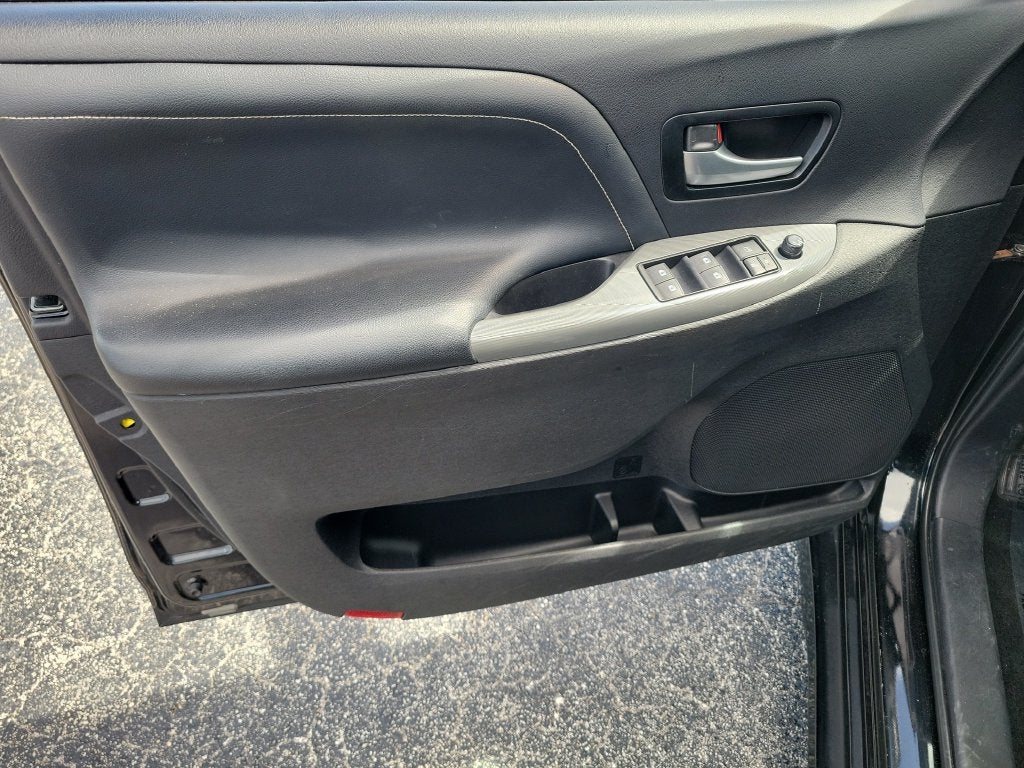 2015 Toyota SIENNA SE PREM SE Premium 8 Passenger