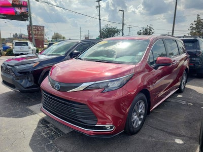 2024 Toyota Sienna XLE