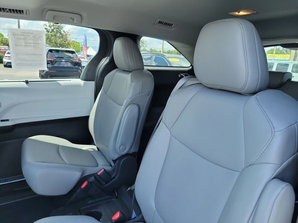 2025 Toyota SIENNA XLE XLE 8 Passenger