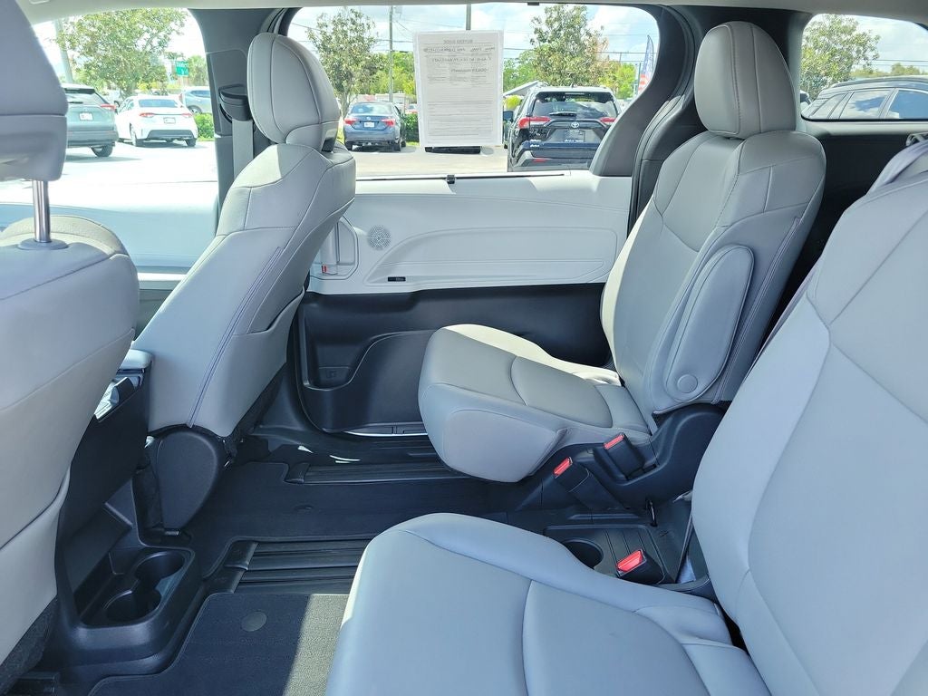 2025 Toyota SIENNA XLE XLE 8 Passenger