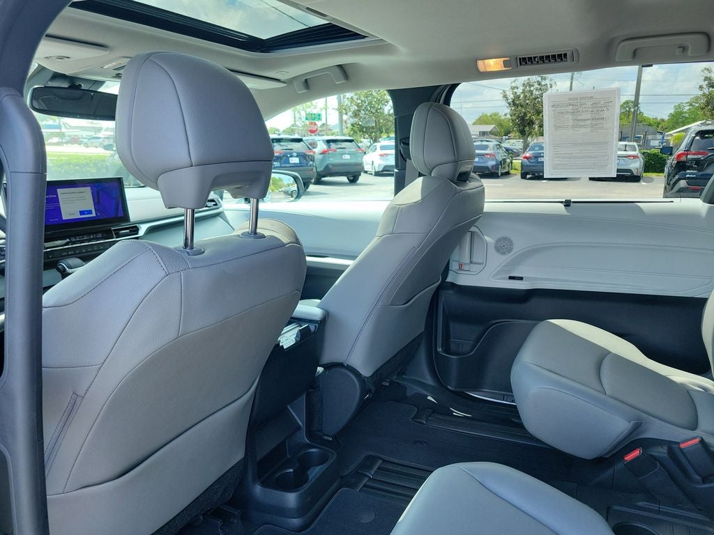 2025 Toyota SIENNA XLE XLE 8 Passenger