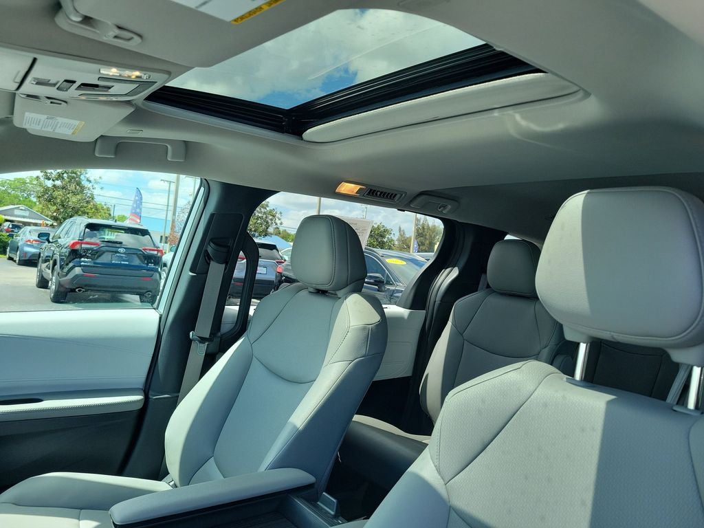 2025 Toyota SIENNA XLE XLE 8 Passenger