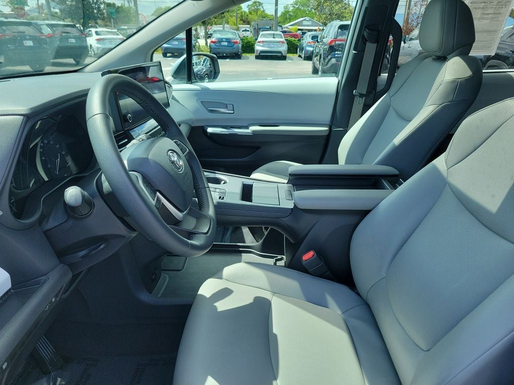2025 Toyota SIENNA XLE XLE 8 Passenger