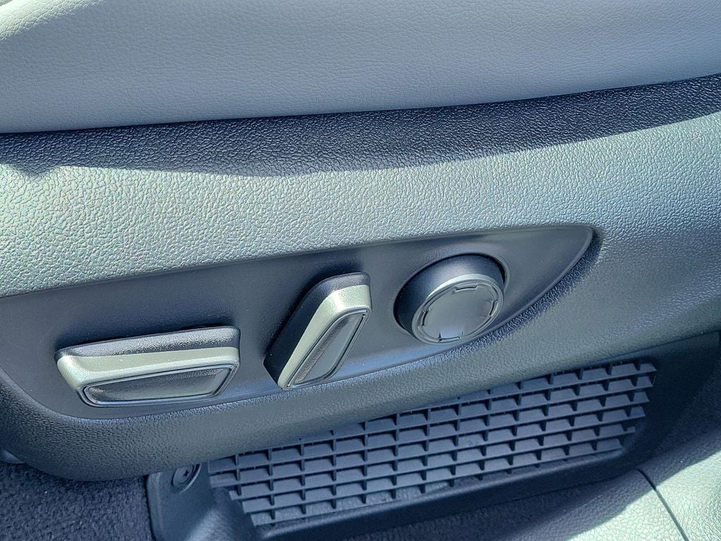 2025 Toyota SIENNA XLE XLE 8 Passenger