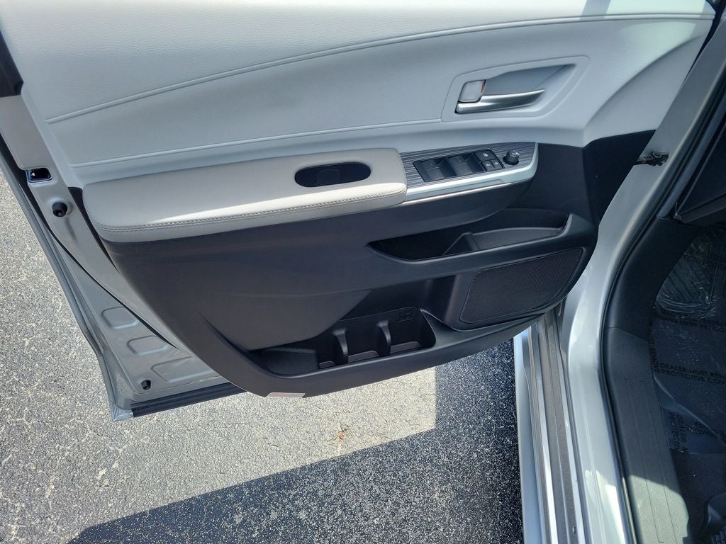 2025 Toyota SIENNA XLE XLE 8 Passenger