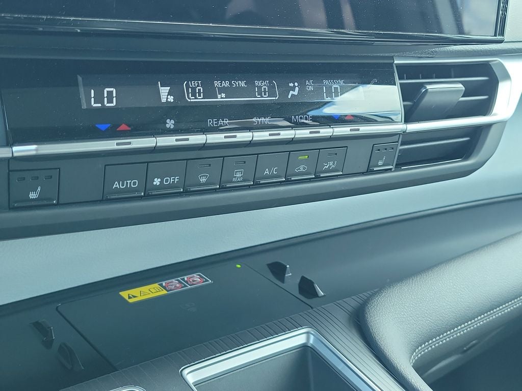 2025 Toyota SIENNA XLE XLE 8 Passenger