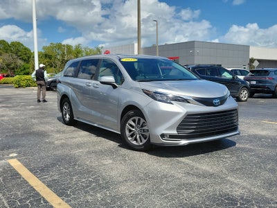 2025 Toyota SIENNA XLE XLE 8 Passenger