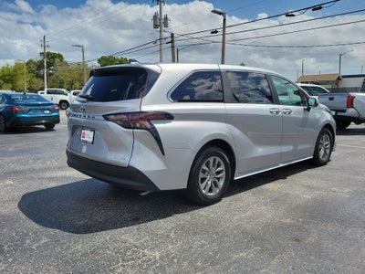 2025 Toyota SIENNA XLE XLE 8 Passenger