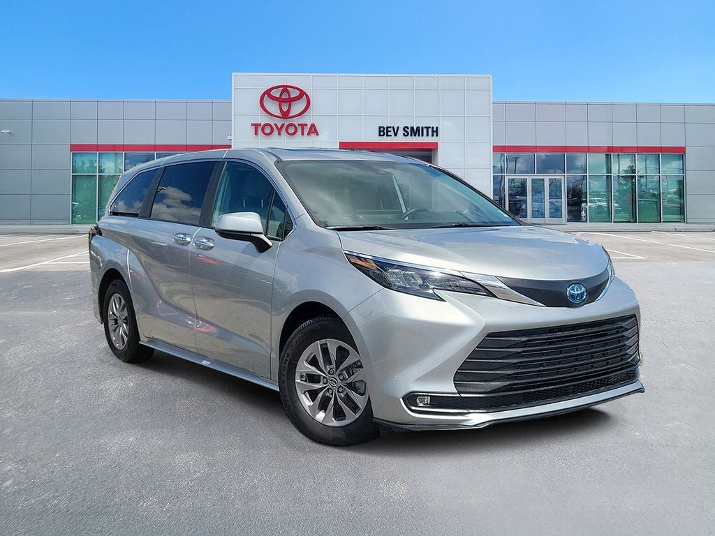 2025 Toyota Sienna XLE 8 Passenger