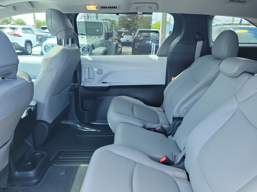2025 Toyota Sienna XLE 8 Passenger