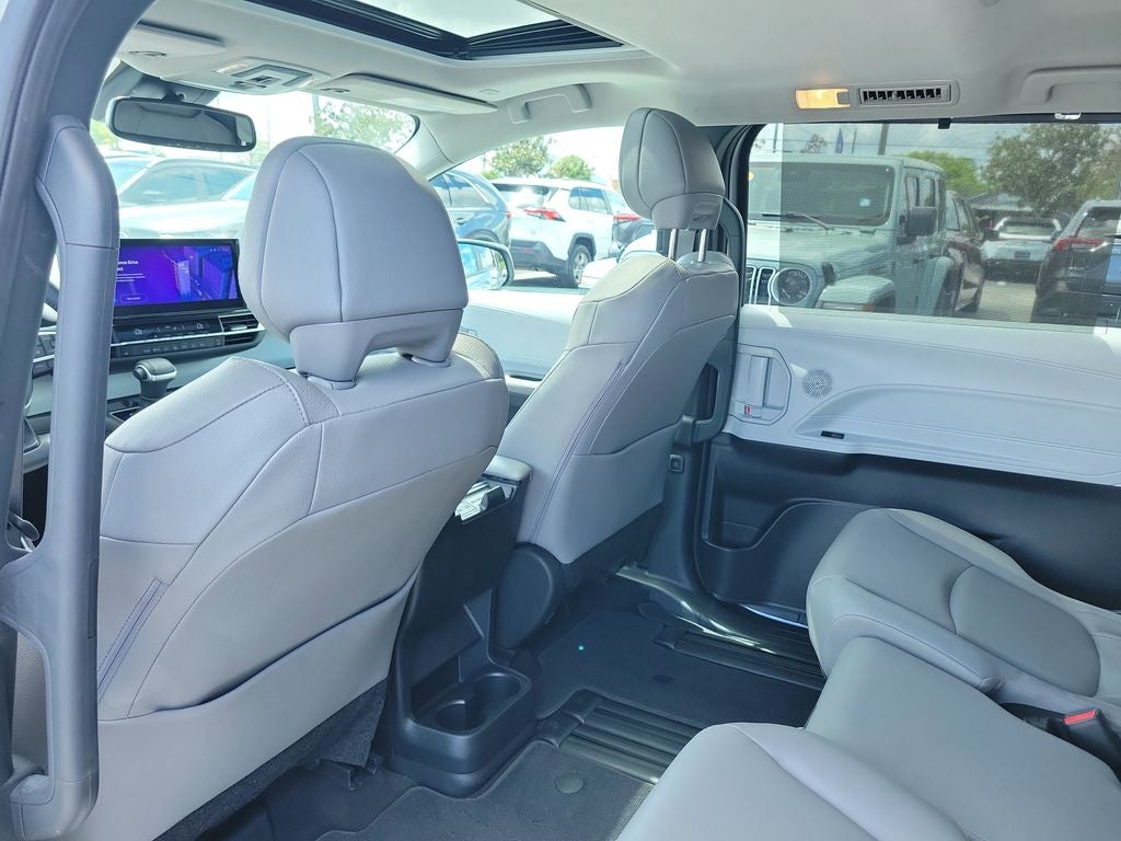 2025 Toyota Sienna XLE 8 Passenger