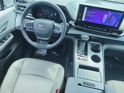 2025 Toyota Sienna XLE 8 Passenger