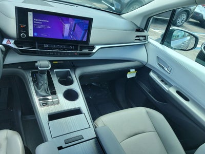 2025 Toyota Sienna XLE 8 Passenger