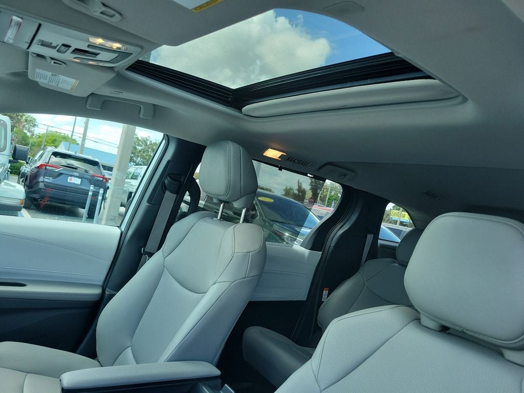 2025 Toyota Sienna XLE 8 Passenger