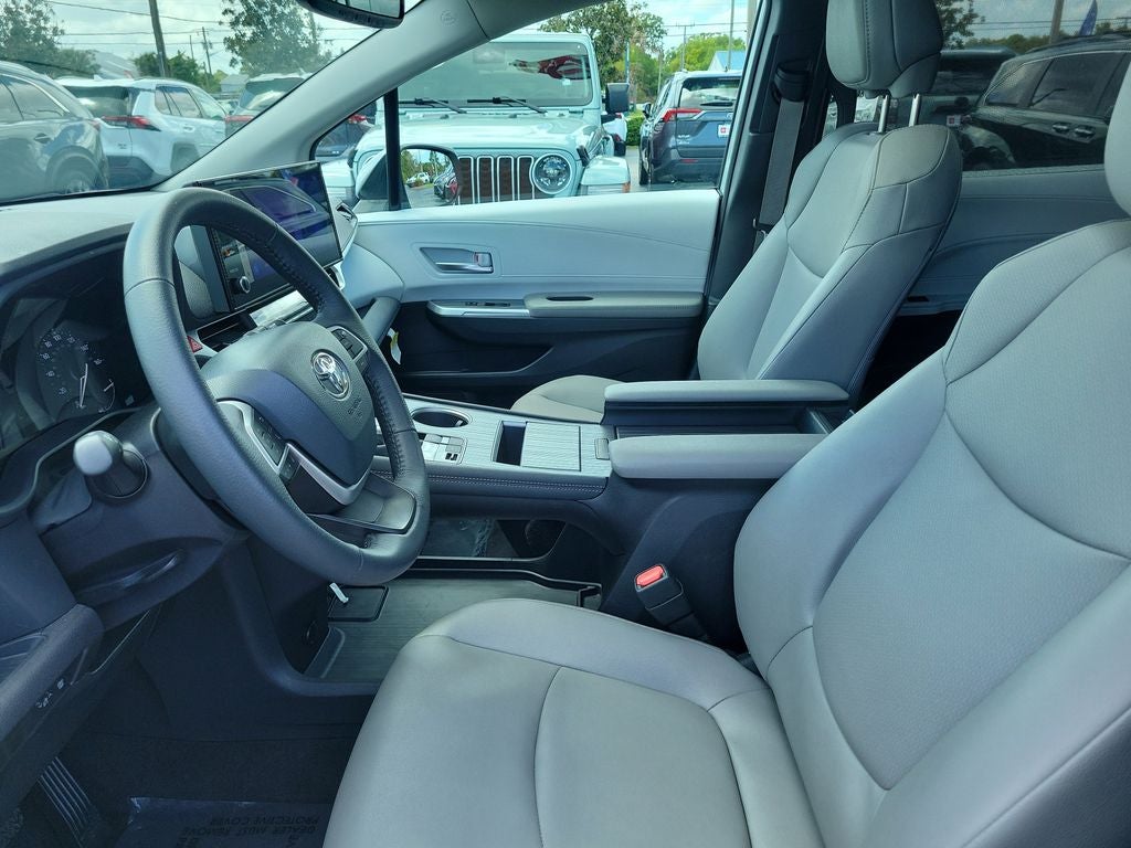 2025 Toyota Sienna XLE 8 Passenger