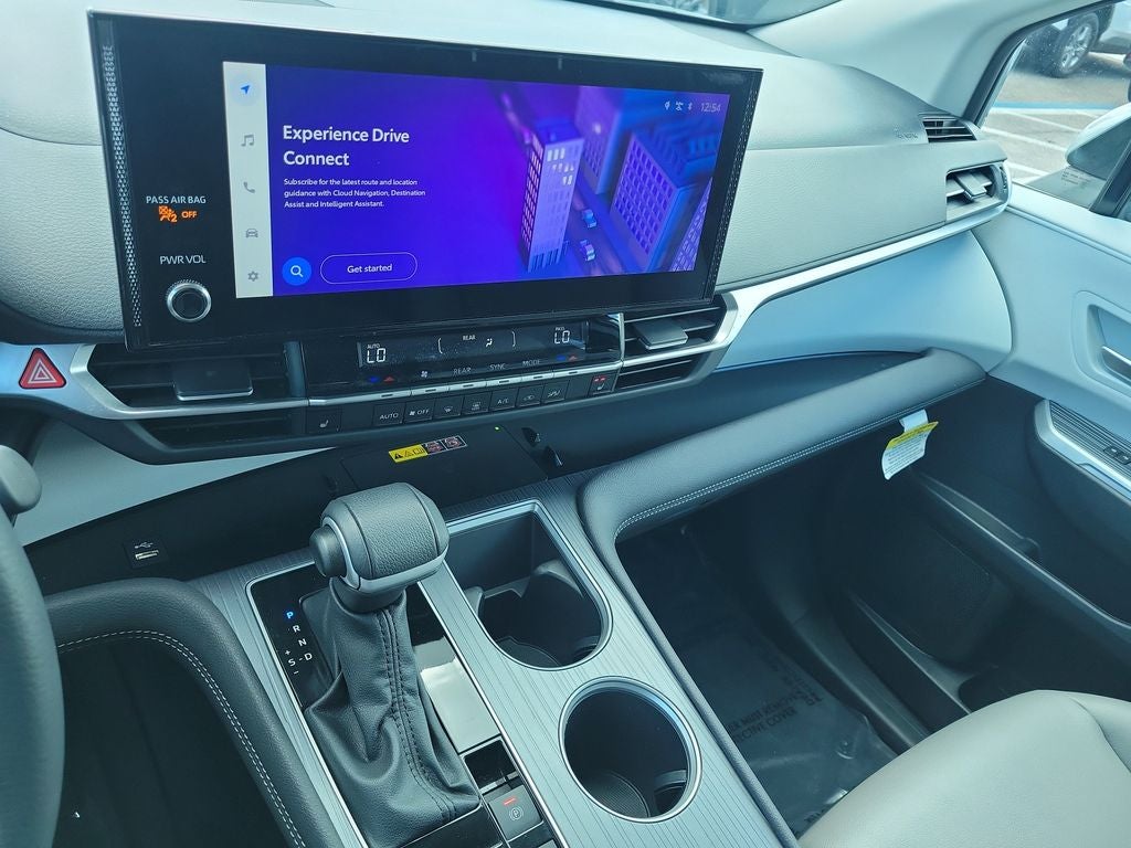 2025 Toyota Sienna XLE 8 Passenger