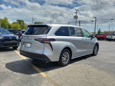 2025 Toyota Sienna XLE 8 Passenger