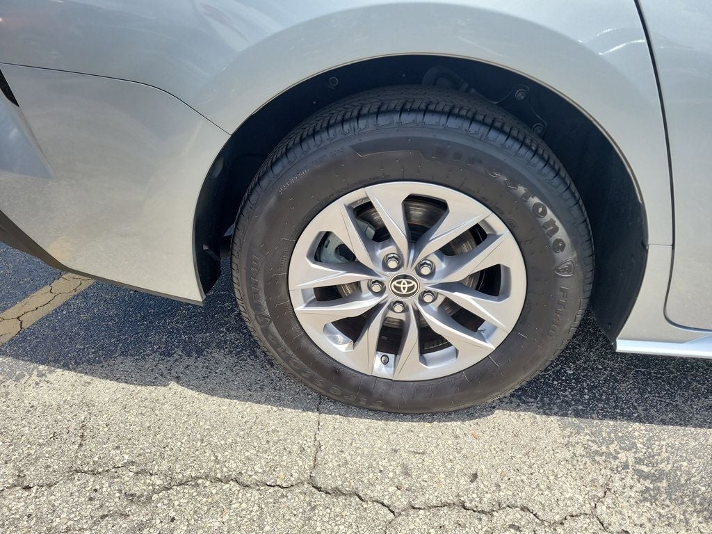 2025 Toyota Sienna XLE 8 Passenger