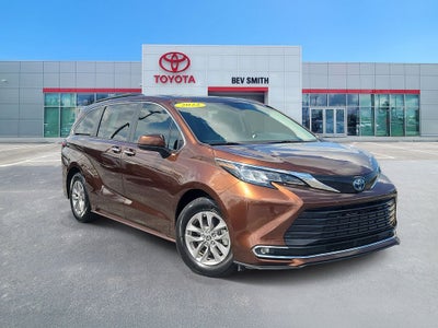 2022 Toyota Sienna XLE 8 Passenger