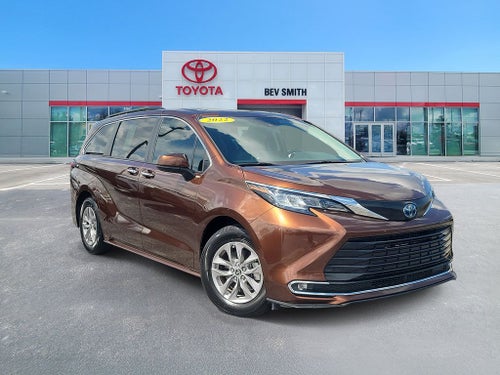 2022 Toyota Sienna XLE 8 Passenger