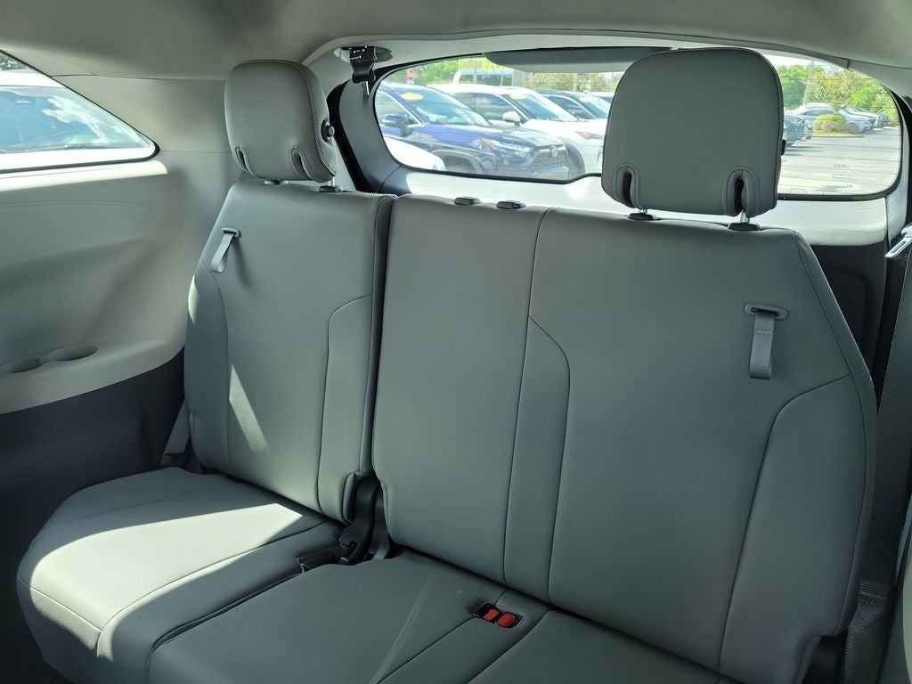 2022 Toyota Sienna XLE 8 Passenger