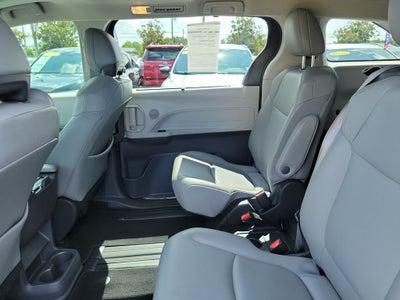 2022 Toyota Sienna XLE 8 Passenger