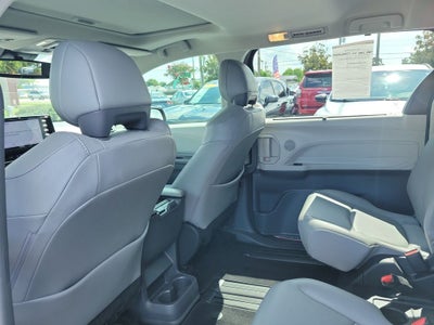 2022 Toyota Sienna XLE 8 Passenger