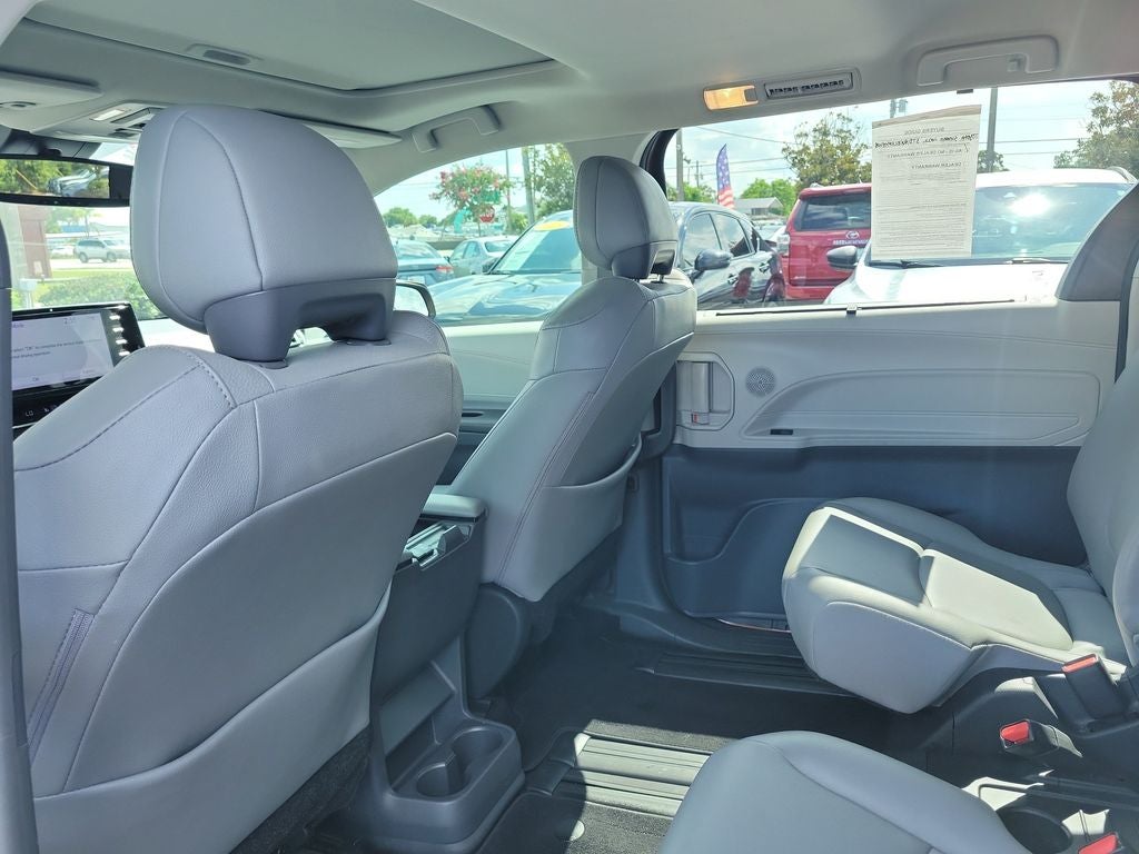 2022 Toyota Sienna XLE 8 Passenger