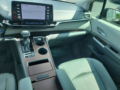 2022 Toyota Sienna XLE 8 Passenger