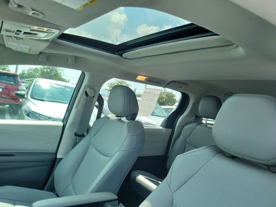 2022 Toyota Sienna XLE 8 Passenger