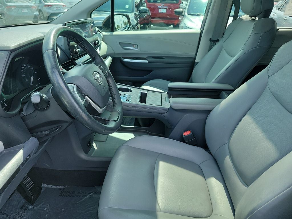 2022 Toyota Sienna XLE 8 Passenger