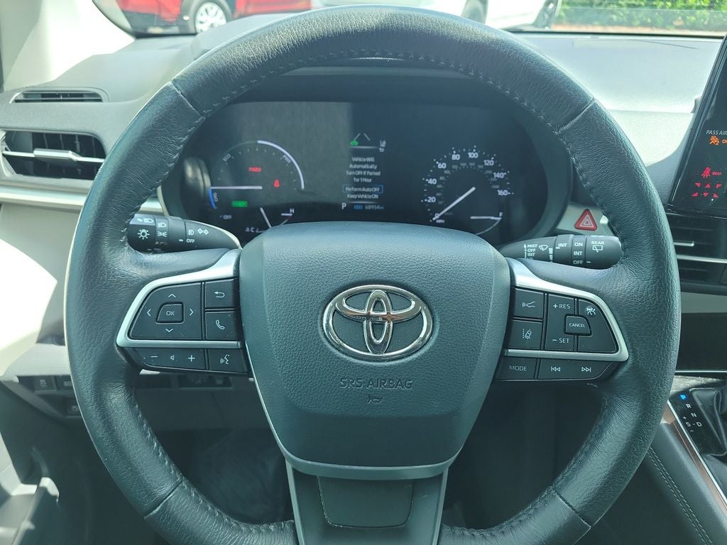 2022 Toyota Sienna XLE 8 Passenger