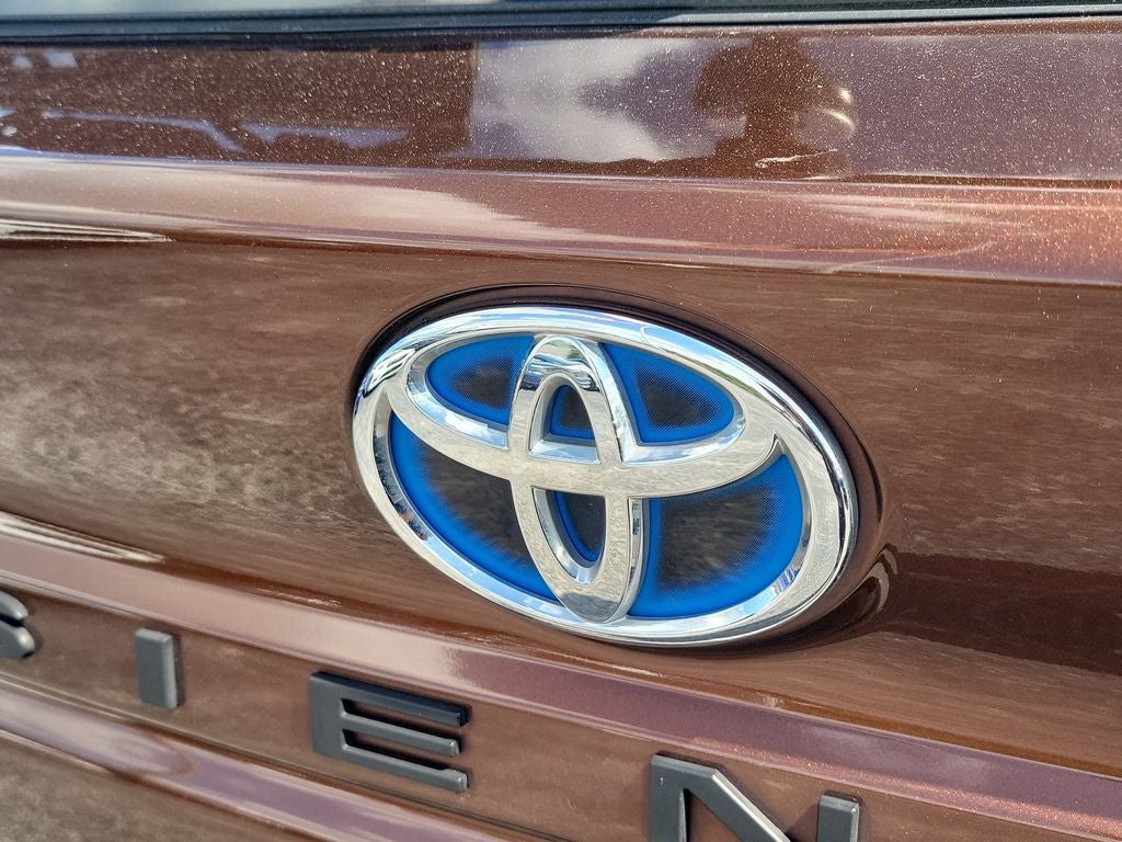 2022 Toyota Sienna XLE 8 Passenger