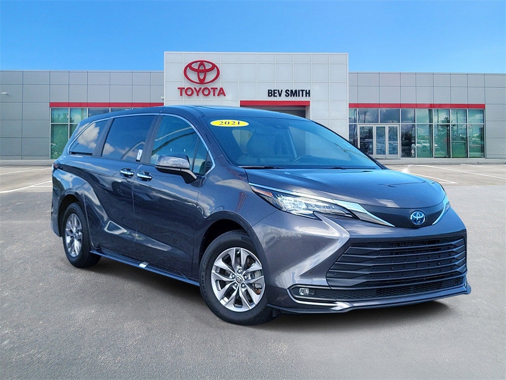 2025 Toyota Sienna XLE
