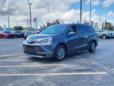 2025 Toyota Sienna XLE
