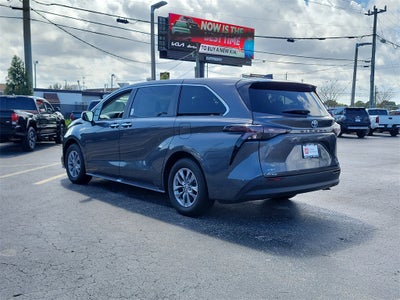 2025 Toyota Sienna XLE