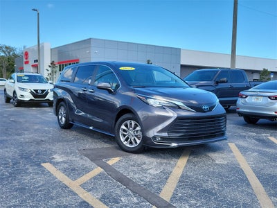 2025 Toyota Sienna XLE