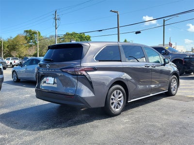 2025 Toyota Sienna XLE