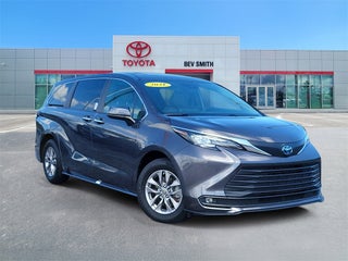 2025 Toyota Sienna XLE 8 Passenger