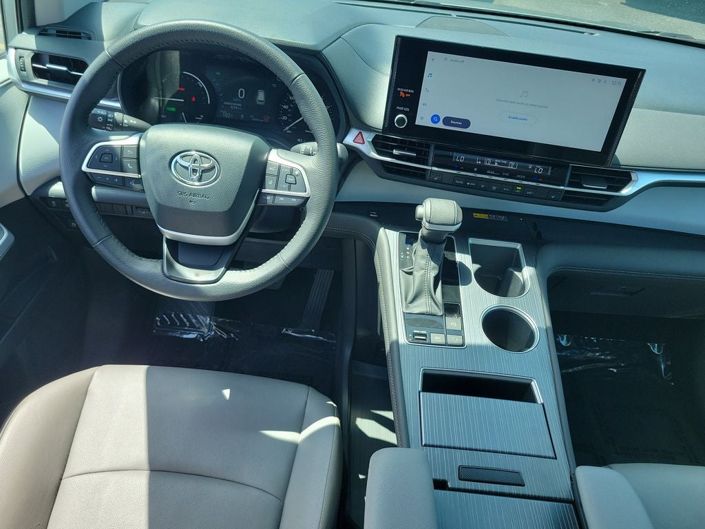 2025 Toyota Sienna XLE 8 Passenger
