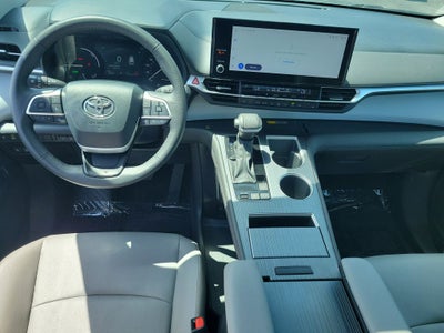 2025 Toyota Sienna XLE 8 Passenger