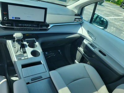 2025 Toyota Sienna XLE 8 Passenger