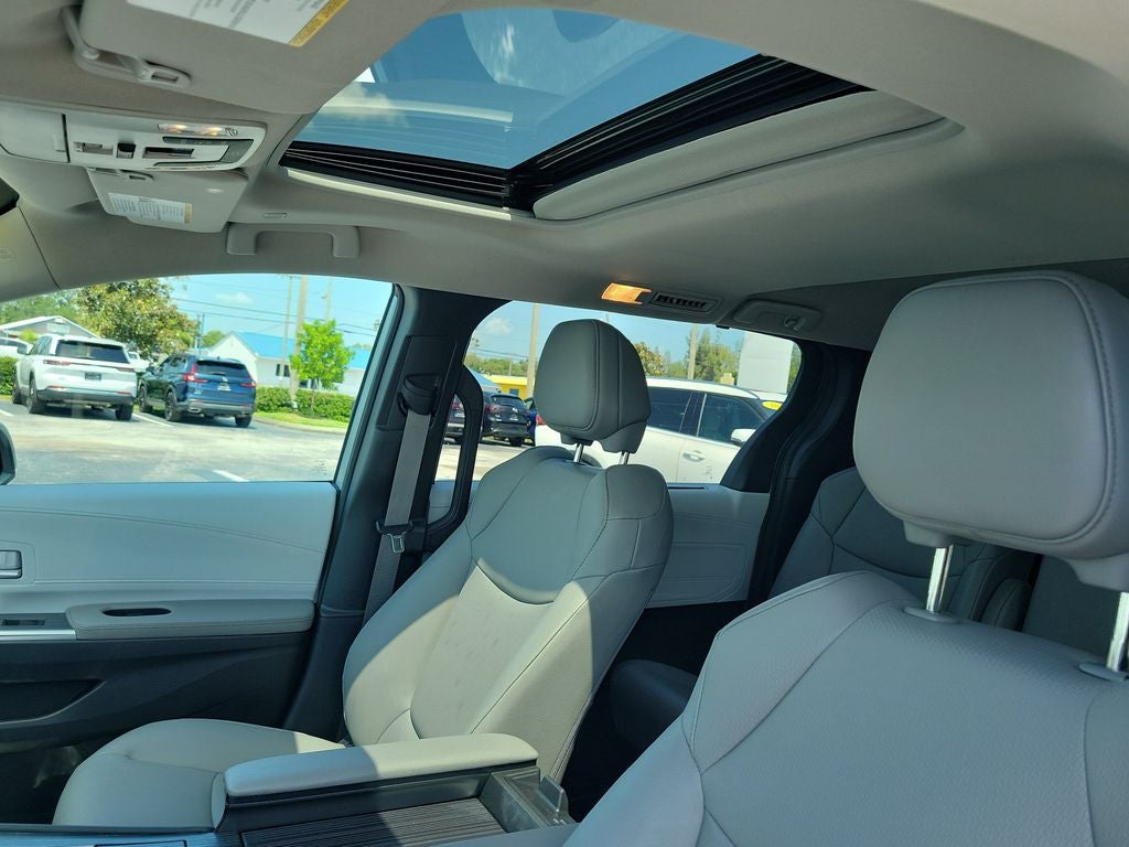 2025 Toyota Sienna XLE 8 Passenger