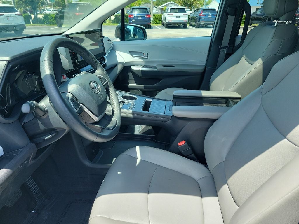 2025 Toyota Sienna XLE 8 Passenger